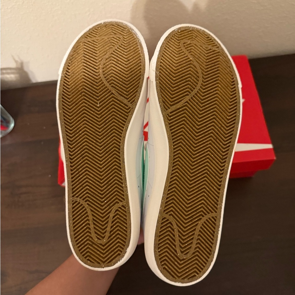 Nike Kids' Grade School Blazer Mid '77 Shoes - Picture 6 of 6